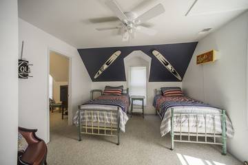 Vacation House for 12 Guests in Charlevoix, Charlevoix County, Picture 4