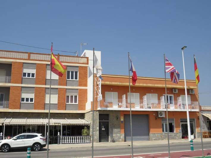 Hotel für 3 Personen, mit Balkon und Terrasse sowie Ausblick in La Marina