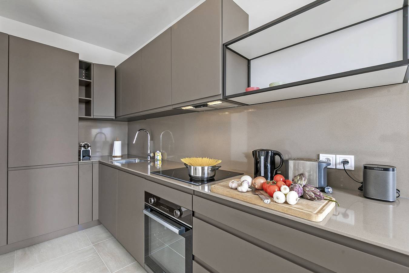 Appartement entier, Glamour Apartment - Near Beach in Juan-les-Pins, Antibes