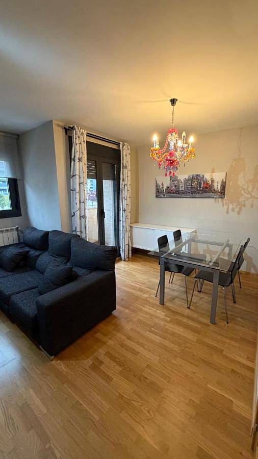 Apartamento para 3 personas, con balcón, Se admiten mascotas en Huesca