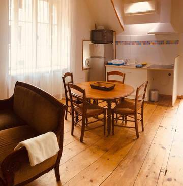 Gîte pour 2 personnes, avec terrasse ainsi que jardin et vue à Gray