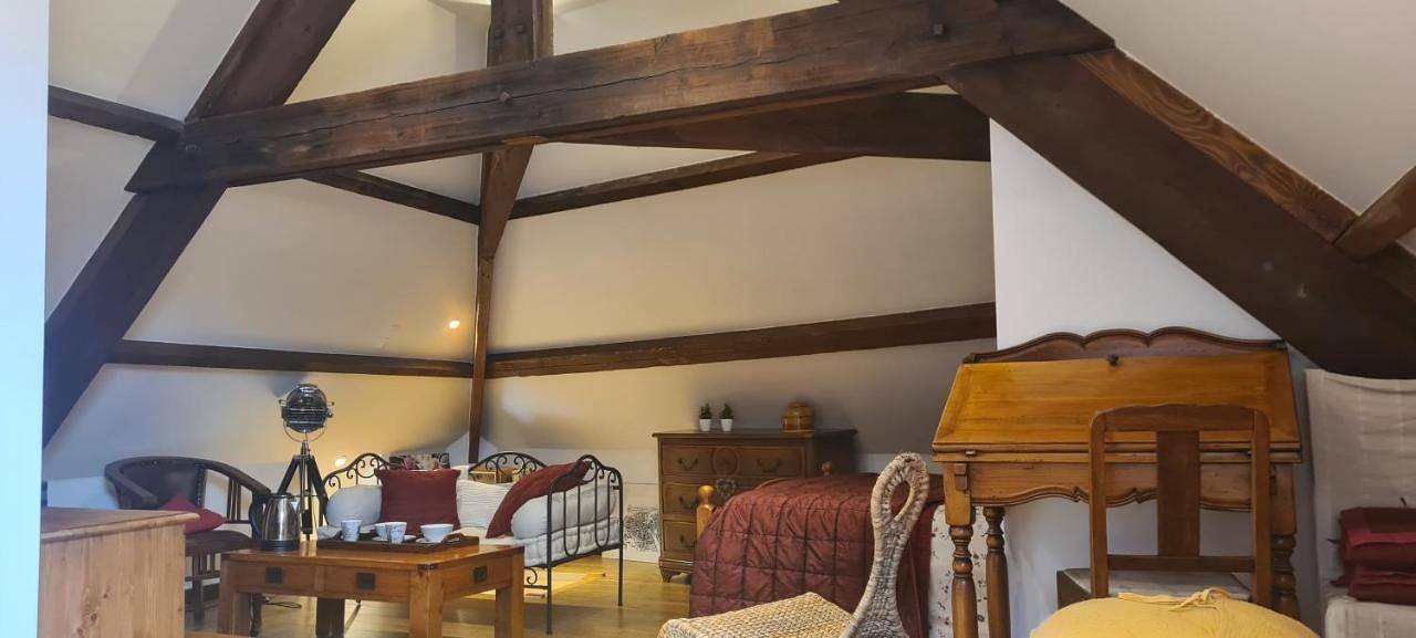 Deluxe Double Room with Shower in Essonne