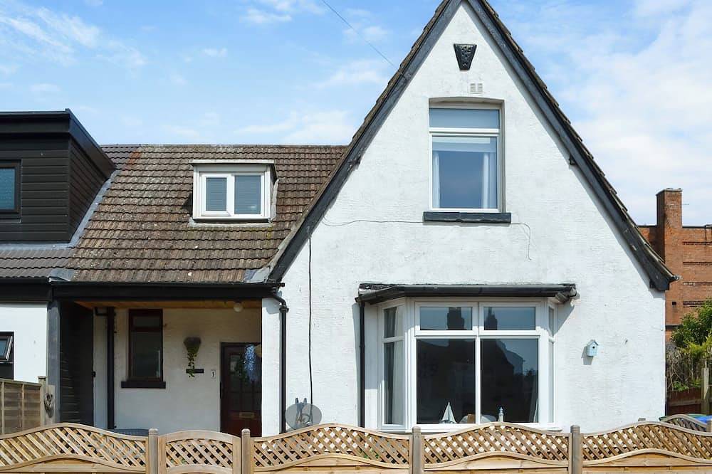 Log Cabin for 6 People in Hornsea, East Riding of Yorkshire