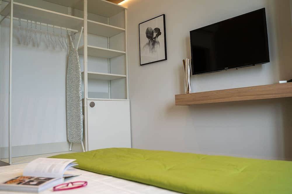 Entire apartment, Nice apartment for 3 people with Wifi, A/C, Tv and terrace in Teramo Province