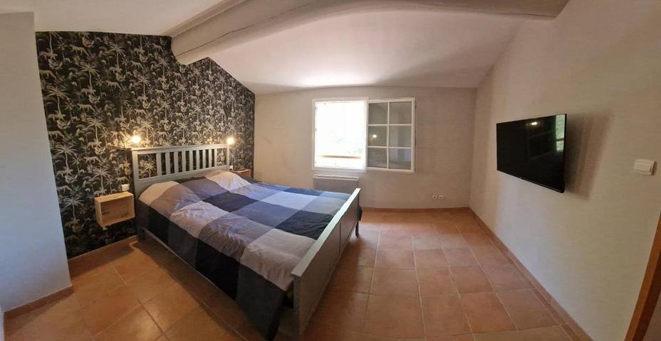 Location de vacances pour 8 personnes, avec piscine et jardin, animaux acceptés à Puyloubier