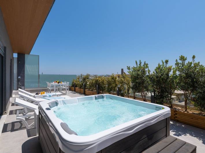 Gîte pour 8 personnes, avec jardin à Ville de Rhodes - 2