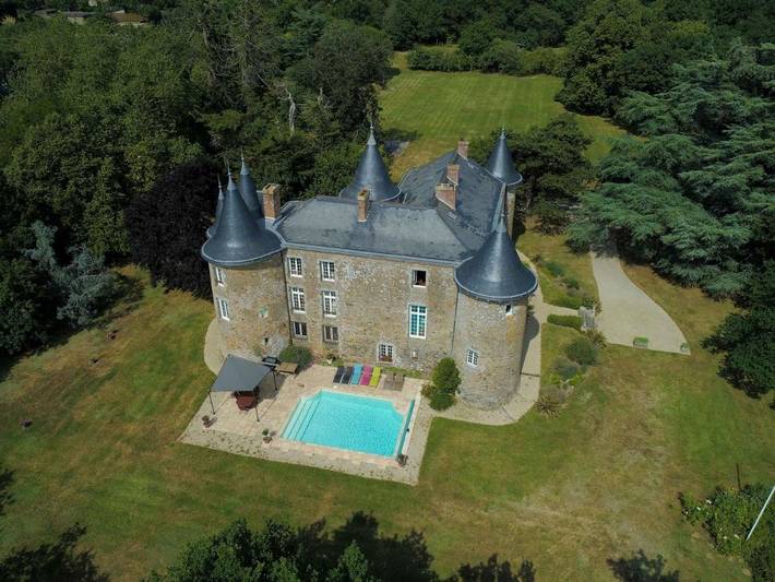 Chambre d’hôte pour 4 personnes, avec piscine ainsi que jardin et vue dans Maine-et-Loire - 3