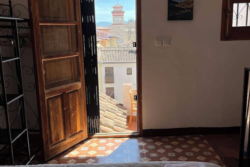 Entire apartment, La Torrecilla: the house on the wall in Beiro, Granada