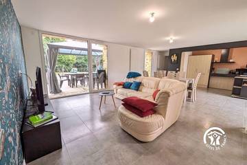 Gîte pour 6 personnes, avec terrasse ainsi que piscine et jardin à Andouillé