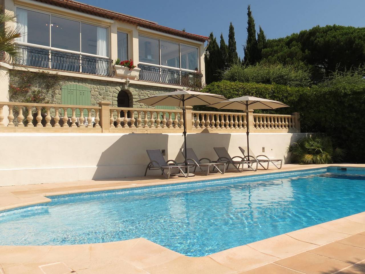 Villa spacieuse avec piscine privée et climatisation à Sainte-Maxime, idéale pour 10 personnes in La Nartelle, Sainte-Maxime