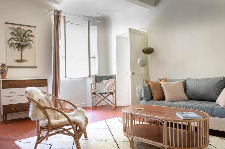 Chambre d’hôte pour 19 personnes, avec vue ainsi que jardin et piscine dans le Var - 4