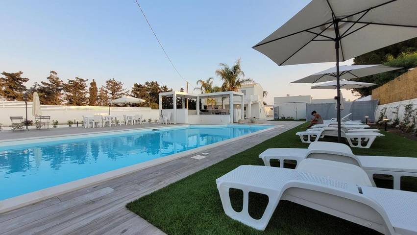 Apartahotel para 4 personas, con jardín además de vistas y piscina en Sicilia