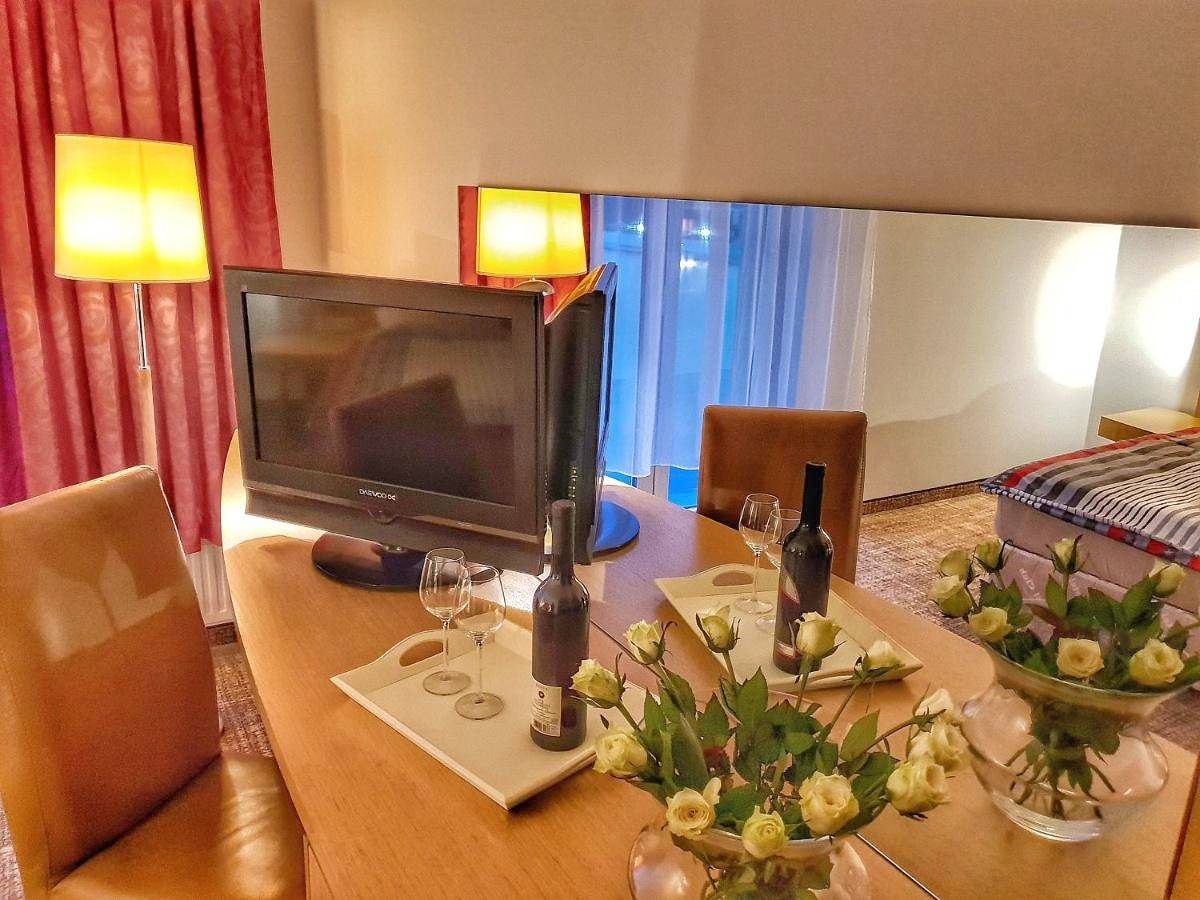 Cały apartament wypoczynkowy, Twin Room with Bathroom in Opole, Region Opole