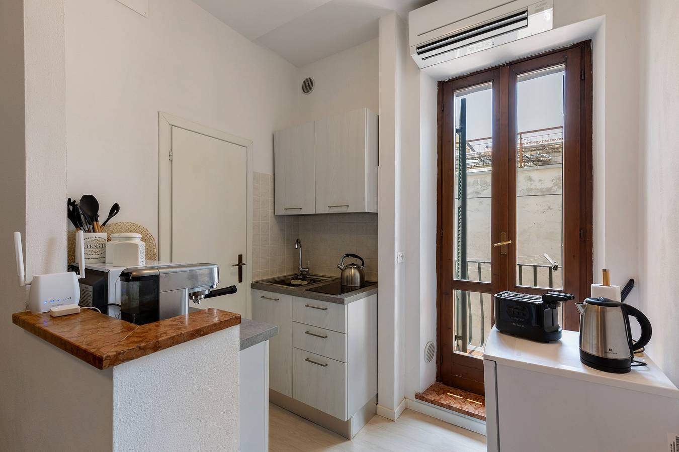 Gehele studio, Studio 'Veronetta Inn' met balkon, draadloos internet en airconditioning in Centro Storico, Verona