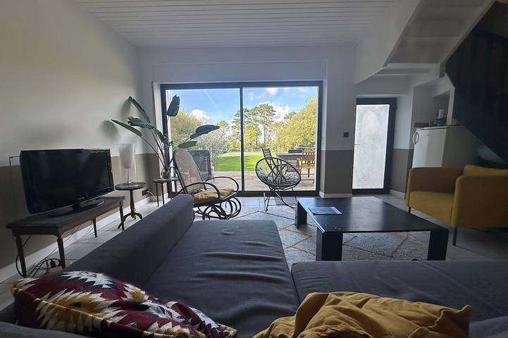 Location de vacances pour 7 personnes, avec jardin dans Plage De La Cale Lanveoc