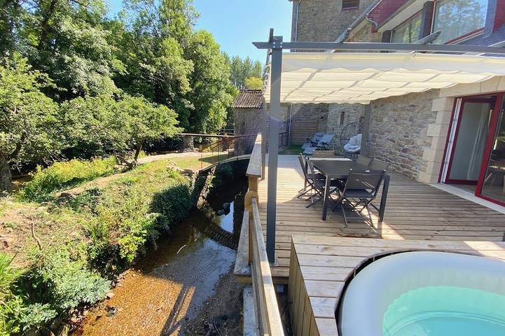 Gîte pour 4 personnes, avec jacuzzi ainsi que balcon et jardin, animaux acceptés à Le Vieux-Marché