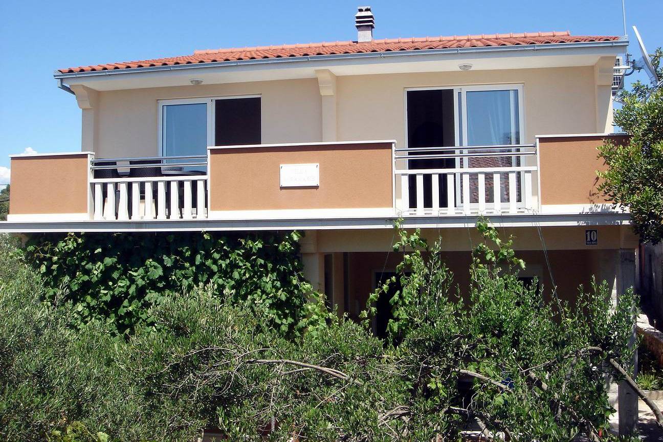 Entire apartment, Two bedroom apartment with terrace and sea view Drvenik Mali, Drvenik A-16787-b in Drvenik Mali and Veli