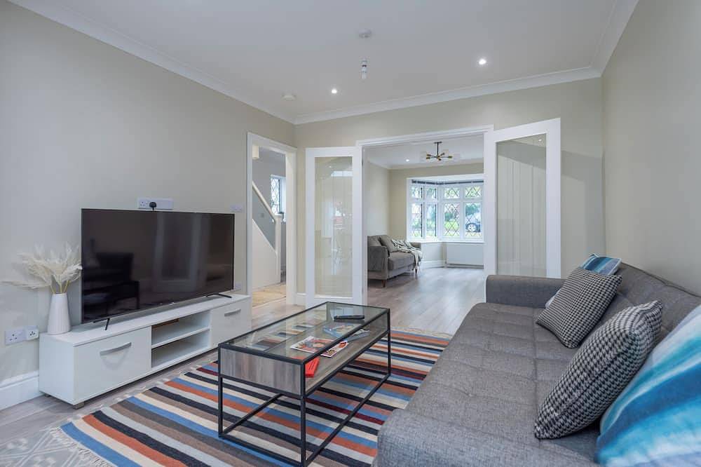 A wonderful and spacious house in a charming road in Merton, London