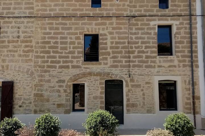 Location de vacances pour 2 personnes, animaux acceptés à Montaren-et-Saint-Médiers