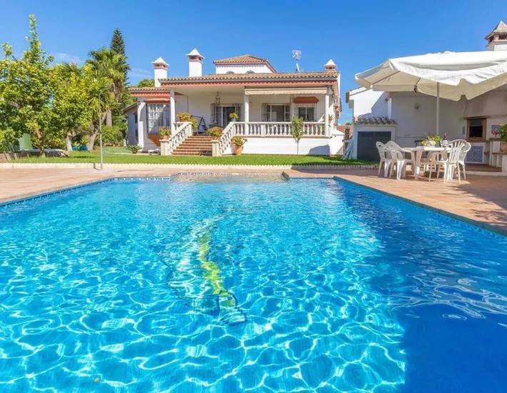Ferienhaus für 10 Personen, mit Terrasse und Garten sowie Seeblick und Pool - 1