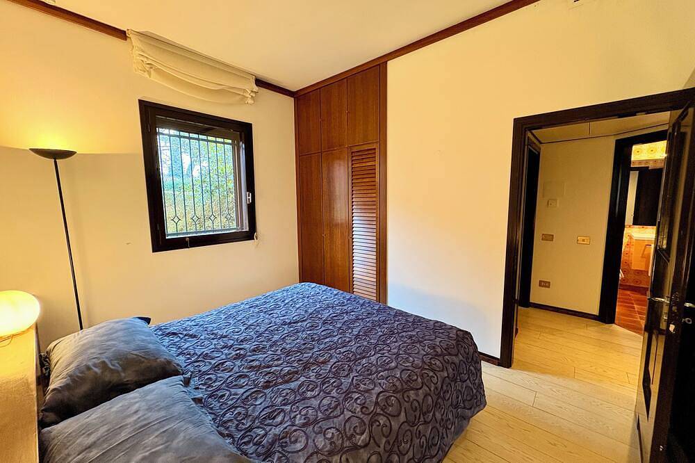 Ganze Wohnung, Lèsia Oasis - The House on the Lake - beach and pool in Lesa, Lago Maggiore (Piemont)