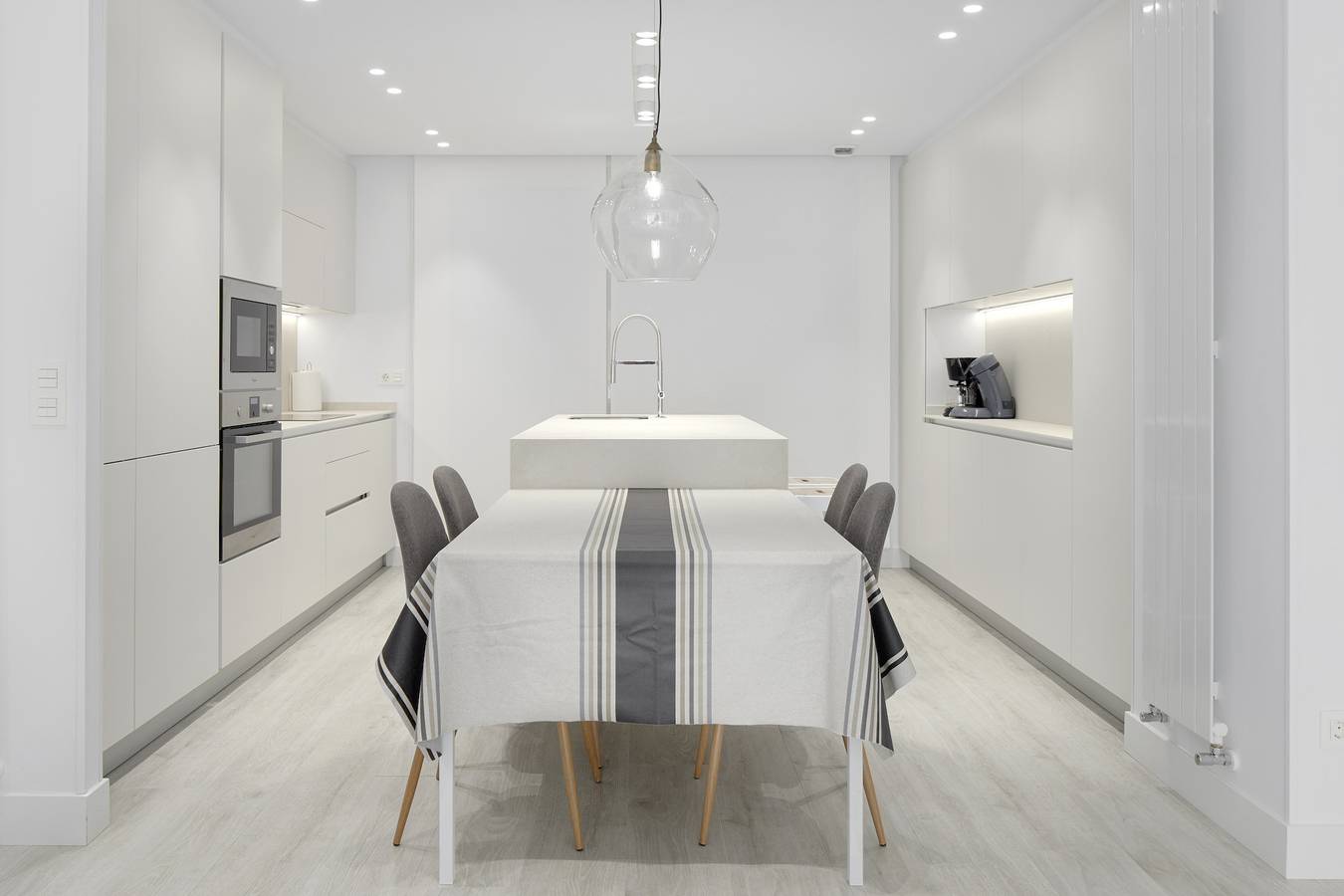 Apartamento entero, Apartamento de vacaciones para 4 personas con terraza in Playa de la Concha, San Sebastián