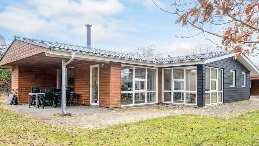 Ferienhaus für 9 Personen, mit Whirlpool und Terrasse in Blavand