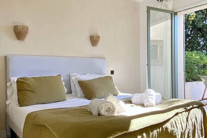 Luxury villa in Gordes With Exceptional Views, Not Overlooked, Sleeps 16 in Murs, Regionaler Naturpark Luberon