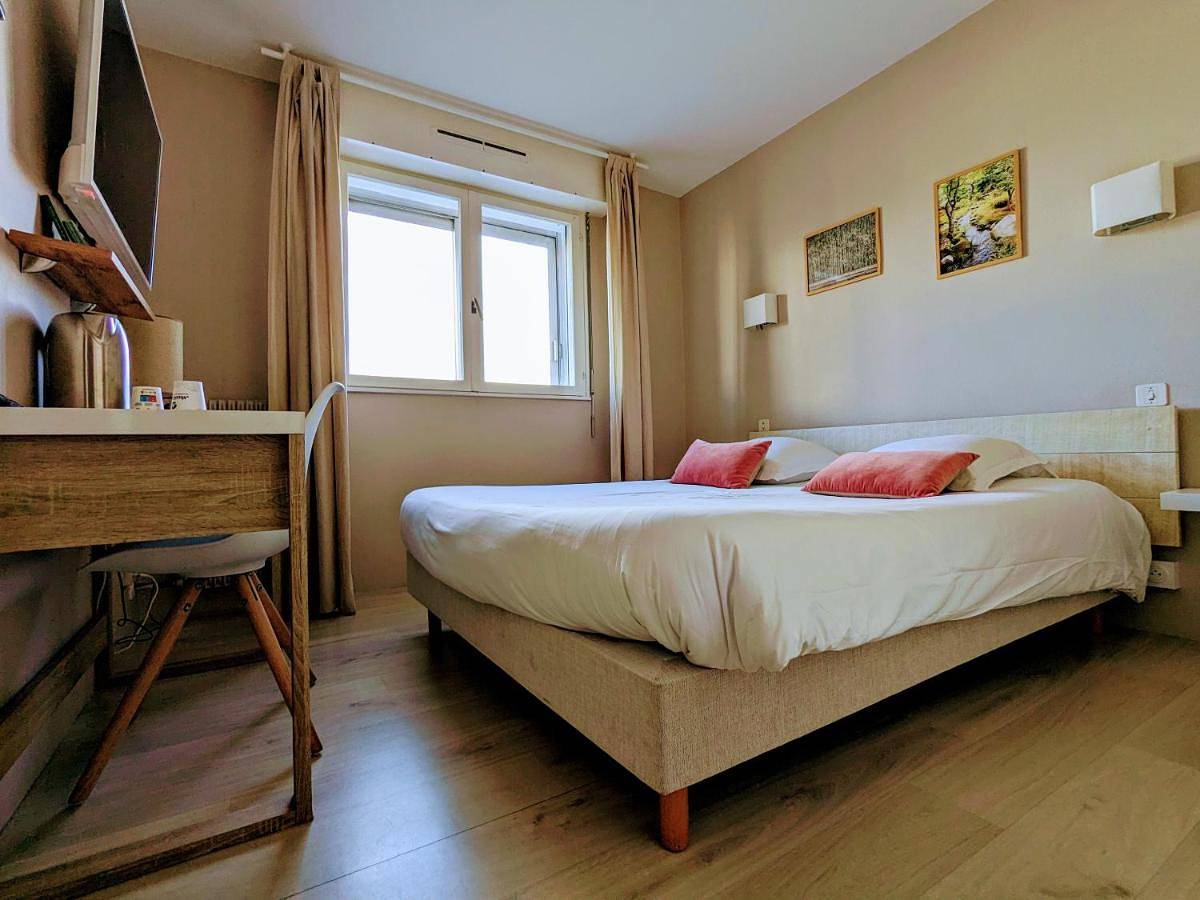 Double Room with Garden View in Lanester, Côte des Mégalithes