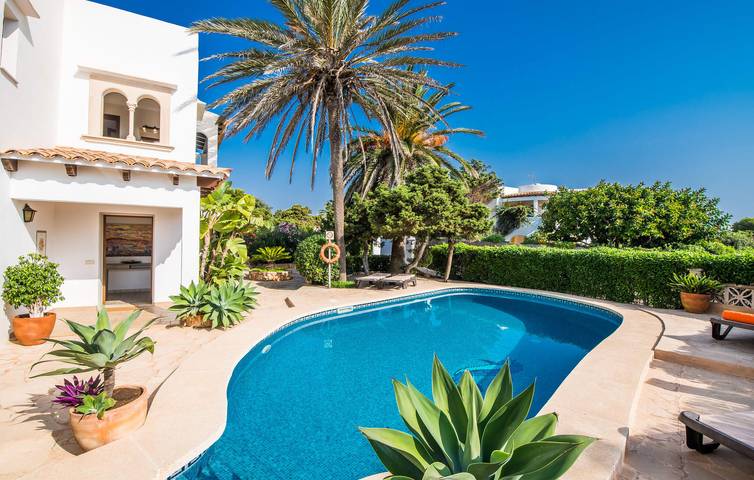 Meerblick-Apartment mit Pool, Terrasse und Grill in der Nähe von Cala Mitjana in Cala d'Or, Santanyí