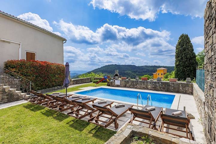 Ferienhaus für 8 Personen, mit Pool, mit Haustier