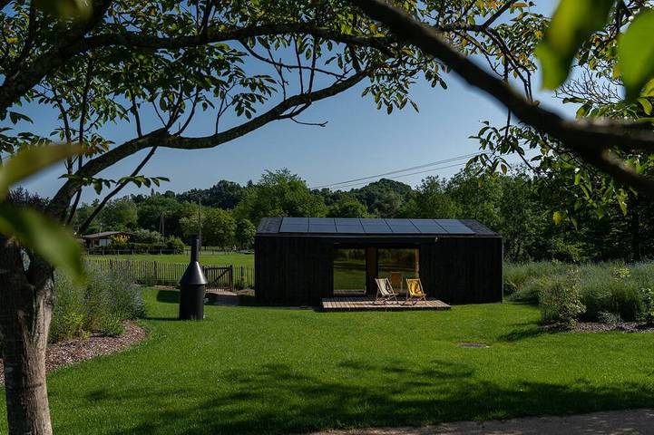 Cabane en bois pour 10 personnes, avec jardin et terrasse - 1