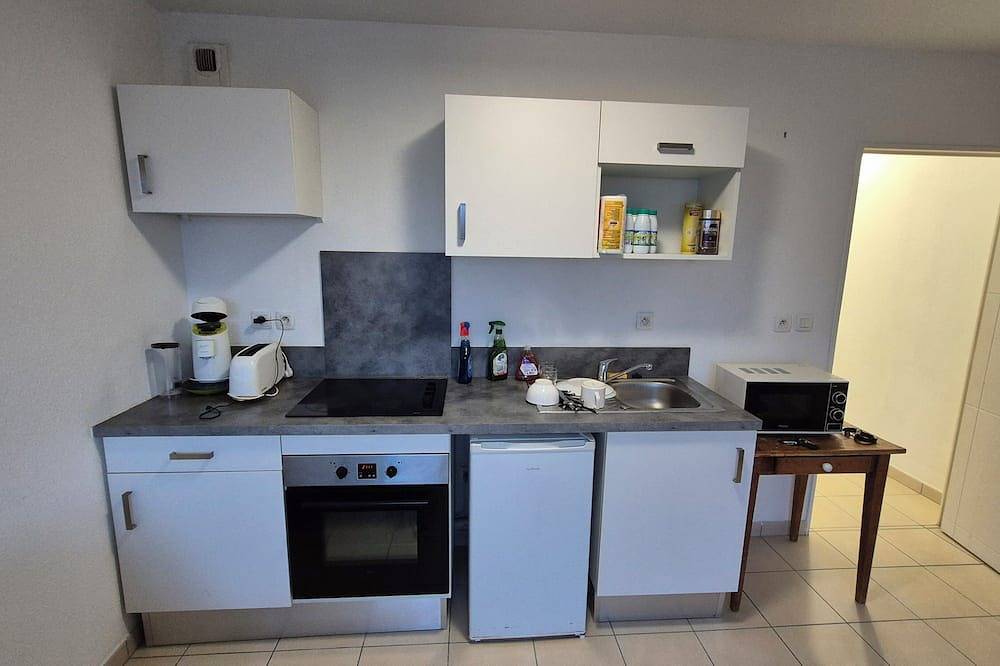 Ganze Wohnung, Julie's studio in Bron, Rhône