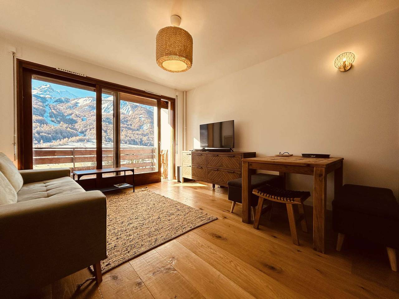 Ganze Wohnung, Studio-Kabine für 4 in Monêtier-les-Bains, Parkplatz, Balkon mit Bergblick in Le Monêtier-les-Bains, Serre Chevalier