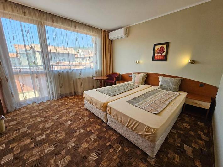 Hôtel pour 3 personnes, avec piscine ainsi que jardin et vue