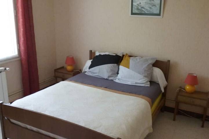 Apartamento entero, Cerca de las playas y del centro, tranquilo + espacio + frescura para 4/6 personas en la planta baja in Saint-Georges-de-Didonne, Côte de Beauté