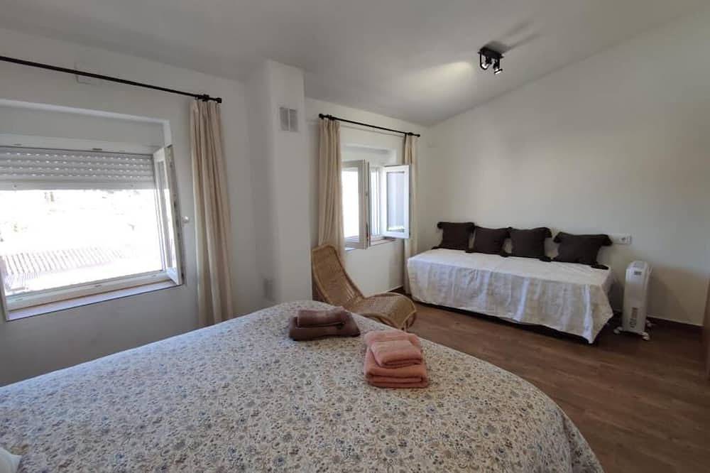 Cerro Luna House in Constantina, Sierra Morena