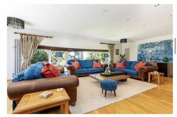 Villa With Pool for 18 People in East Dean and Friston, South East England, Photo 1