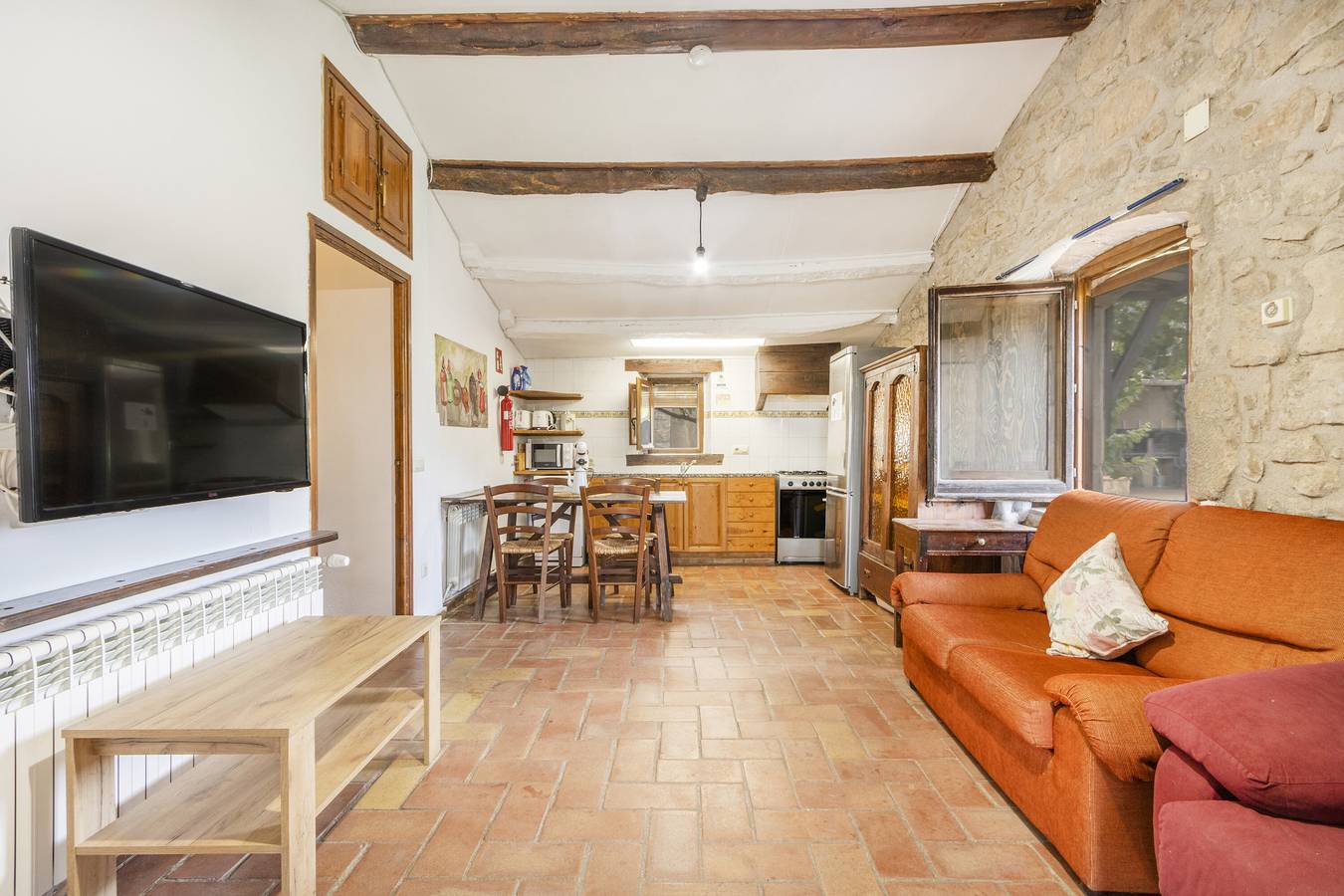 Rural House 'La Caseta De Sant Grau' with Mountain Views, Shared Pool and Wi-Fi in Nave, Lleida eanangoddi