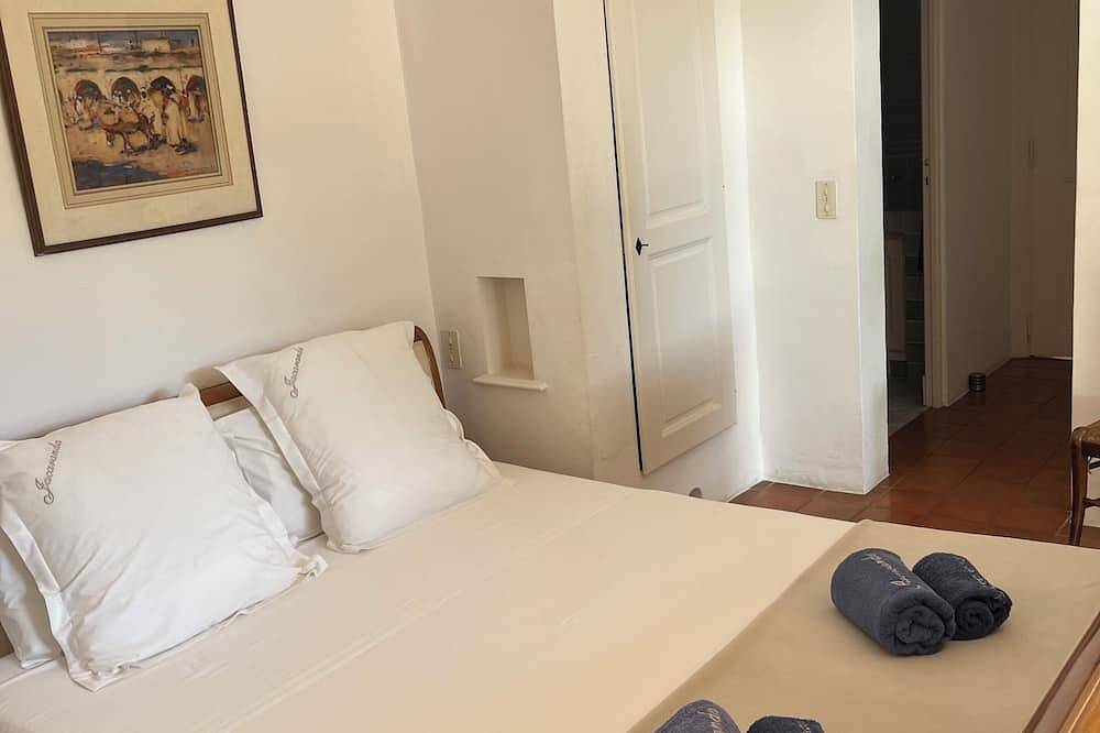 Propriété de charme, vue panoramique sur mer, piscine, tennis privé, clim in l'Escalet, Ramatuelle