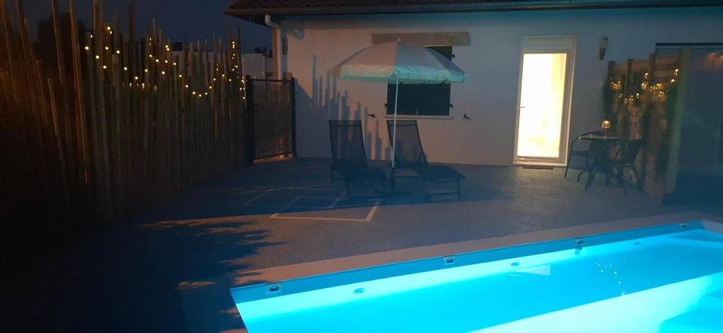 Gîte pour 2 personnes, avec piscine ainsi que jardin et terrasse à Iholdy - 2