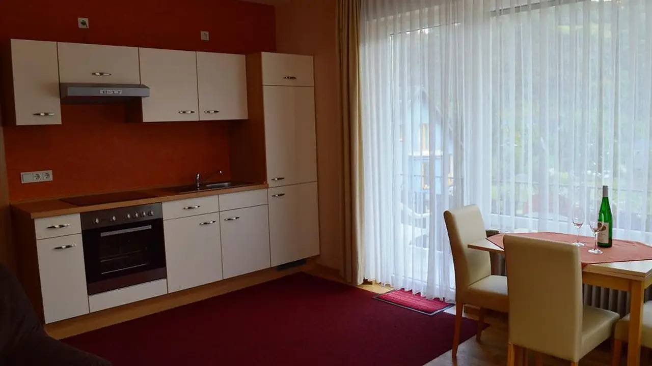 Geheel vakantieappartement, Vakantieappartement voor 2 personen met balkon in Kröv, Bernkastel-Kues en Omgeving