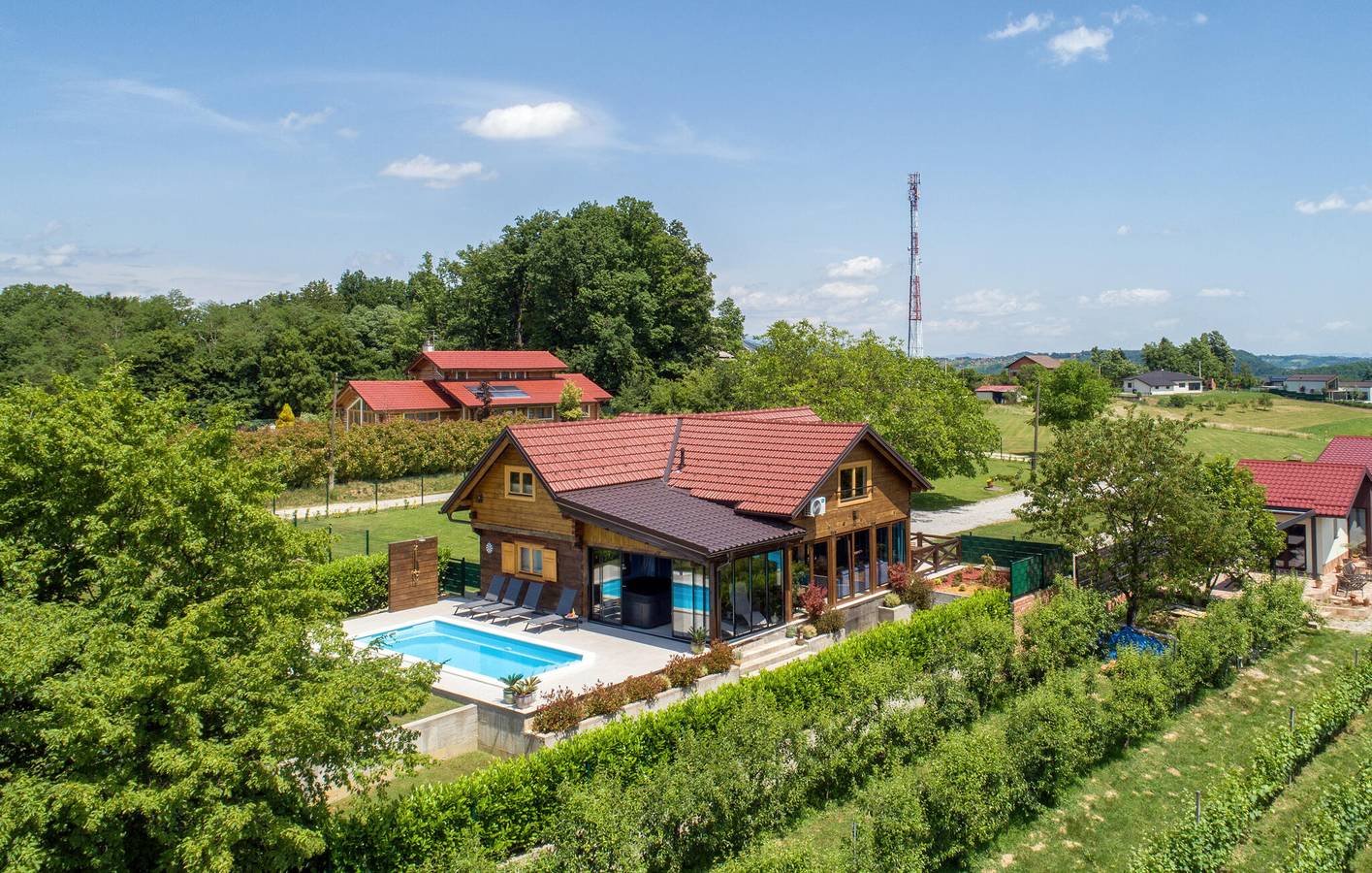 Geräumige 125 m² große Wohnung mit Pool, Terrasse und Grill – kostenloses WLAN und Parkplatz! in Krapina-Zagorje