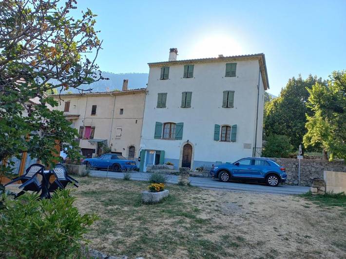 Gîte pour 3 personnes, avec Terrasse ainsi que Jardin et Vue à La Bastide