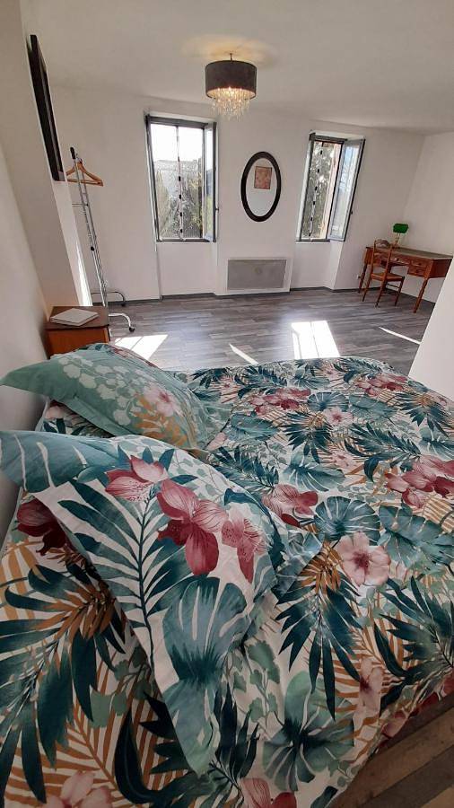 Gîte pour 2 personnes, avec jardin dans Cartelègue