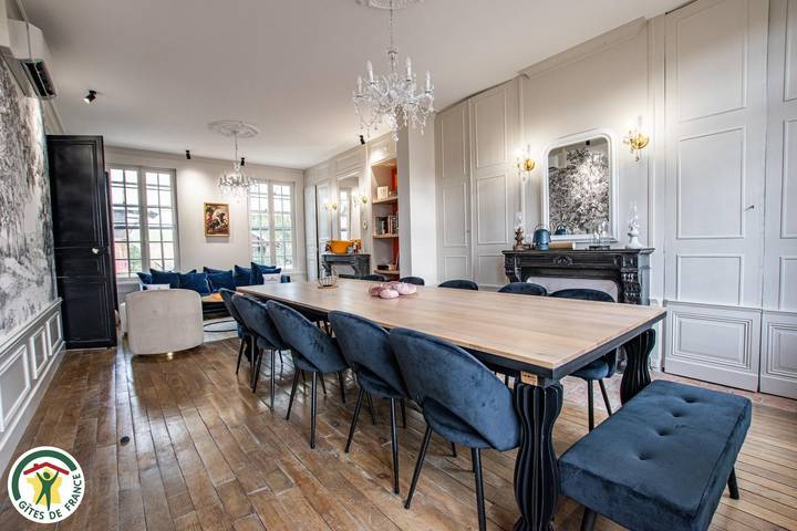 Gîte pour 14 personnes, avec Terrasse et Jardin dans Bassuet