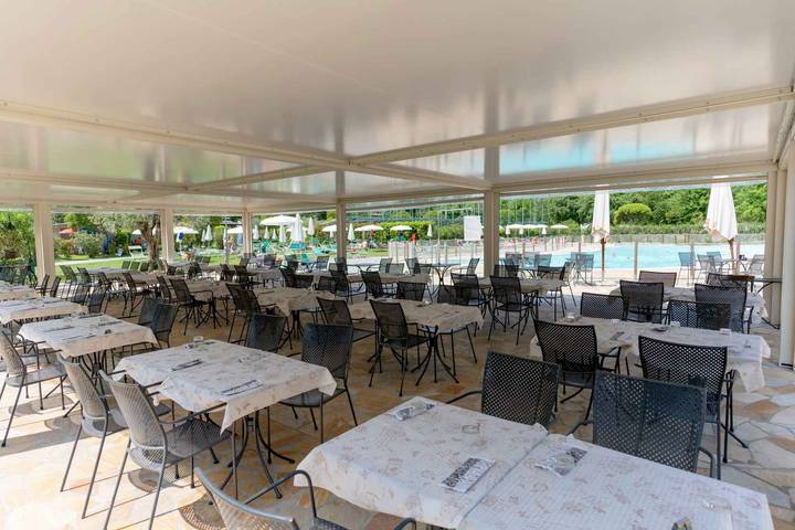 Casa móvil con terraza exterior cubierta in Manerba del Garda, Montañas Garda