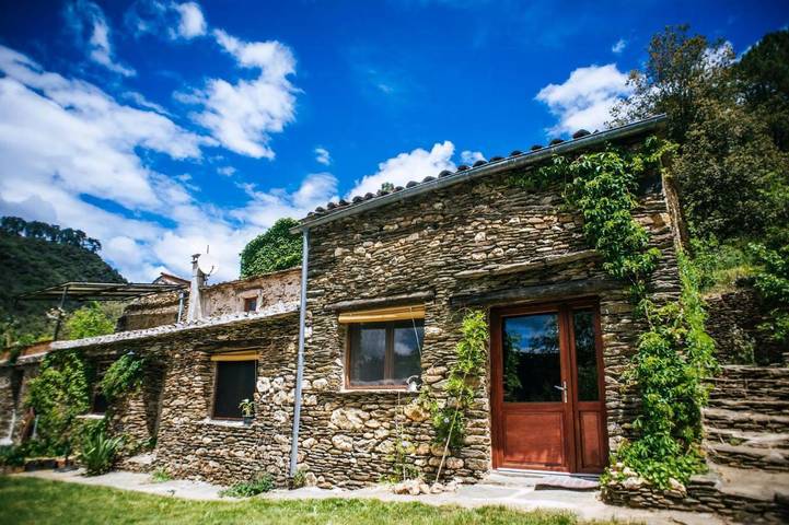 Location de vacances pour 6 personnes dans Soustelle