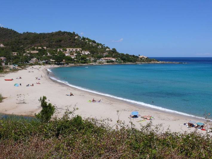 Belle villa, proche plage et commerces, clim, jardin, terrasse avec BBQ, jusqu'à 12 pers. in Favone, Conca