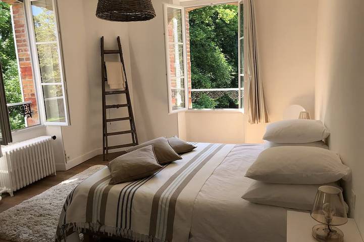 Location de vacances pour 9 personnes, avec terrasse et jardin à Salbris - 2